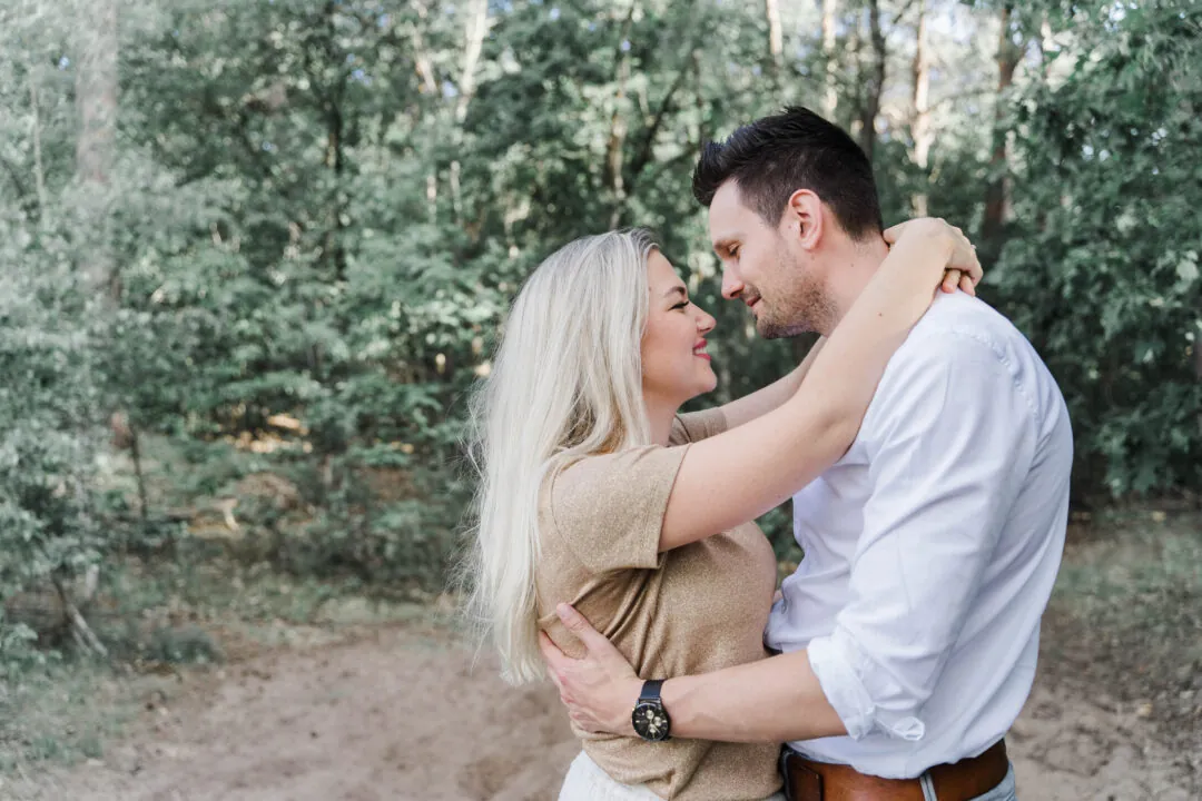 Bruidspaar tijdens een pre-wedding shoot in Doetinchem