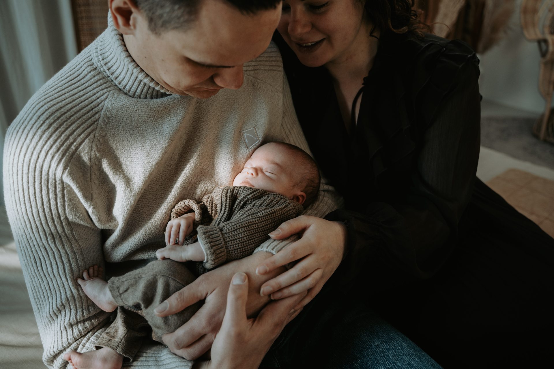 Ouders met hun kindje tijdens een shoot in de Achterhoek