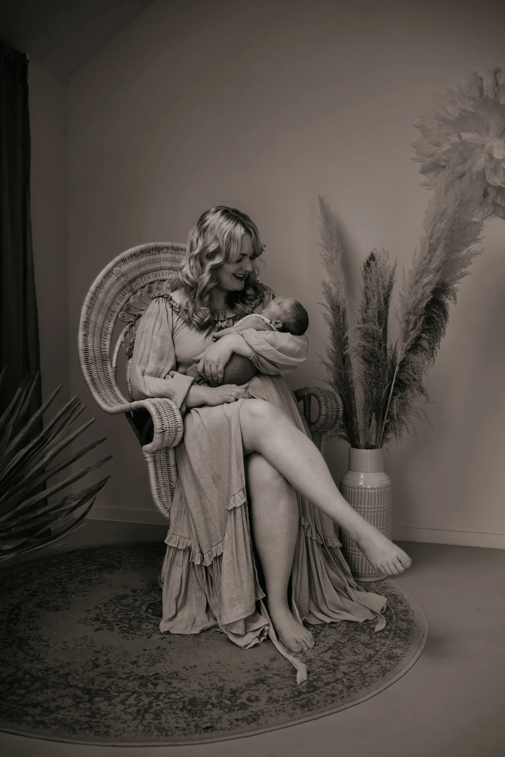 Beeld uit een newbornshoot in de daglichtstudio in Gaanderen